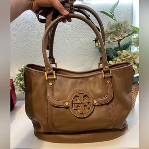 TORY BURCH AMANDA TAN PEBBLED LEATHER CROSSBODY HOBO TOTE BAG PURSE